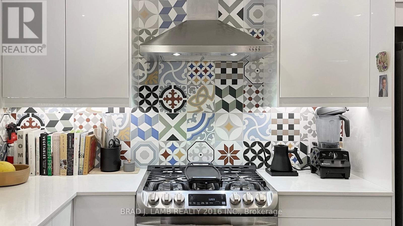 1558 A Davenport Road, Toronto, Ontario  M6H 2J1 - Photo 5 - C12840780