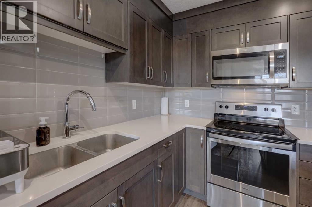 410, 30 Shawnee Common Sw, Calgary, Alberta  T2R 0R1 - Photo 7 - A2277542