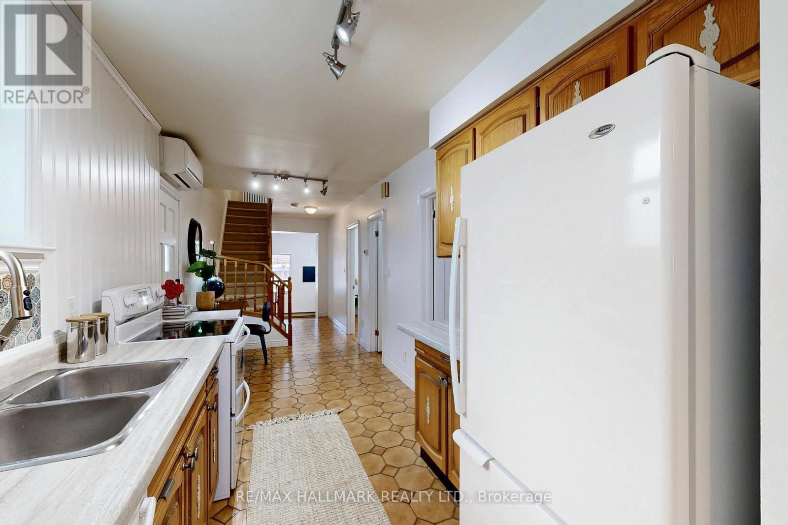 85 Roosevelt Road, Toronto, Ontario  M4J 4T8 - Photo 10 - E12840708