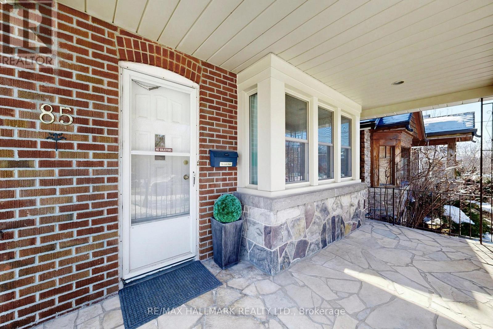 85 Roosevelt Road, Toronto, Ontario  M4J 4T8 - Photo 3 - E12840708