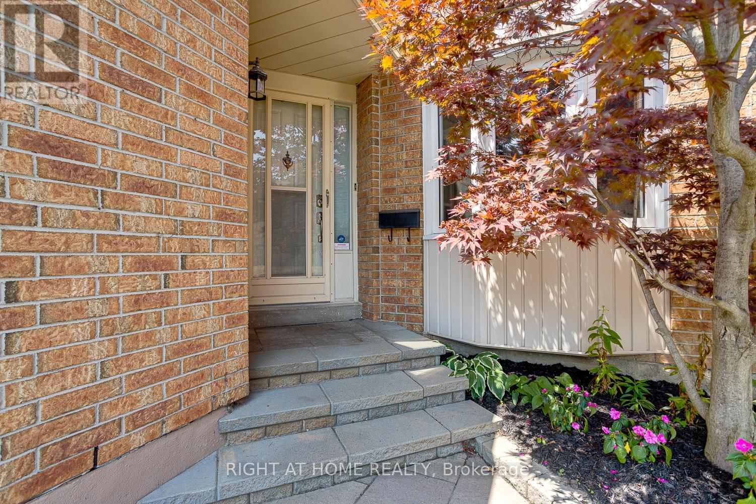 606 Chiron Crescent, Pickering, Ontario  L1V 4T5 - Photo 3 - E12840746
