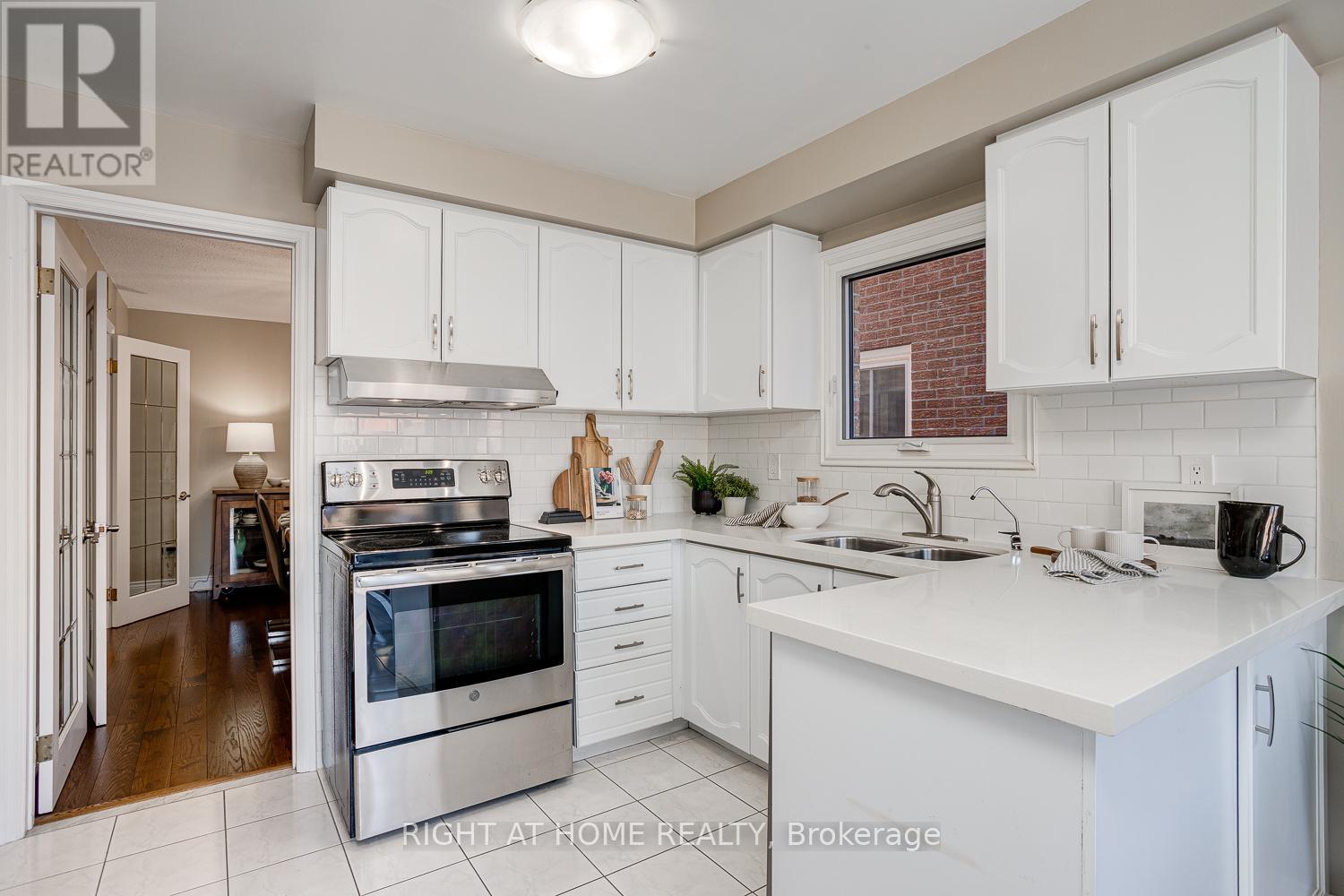 606 Chiron Crescent, Pickering, Ontario  L1V 4T5 - Photo 9 - E12840746