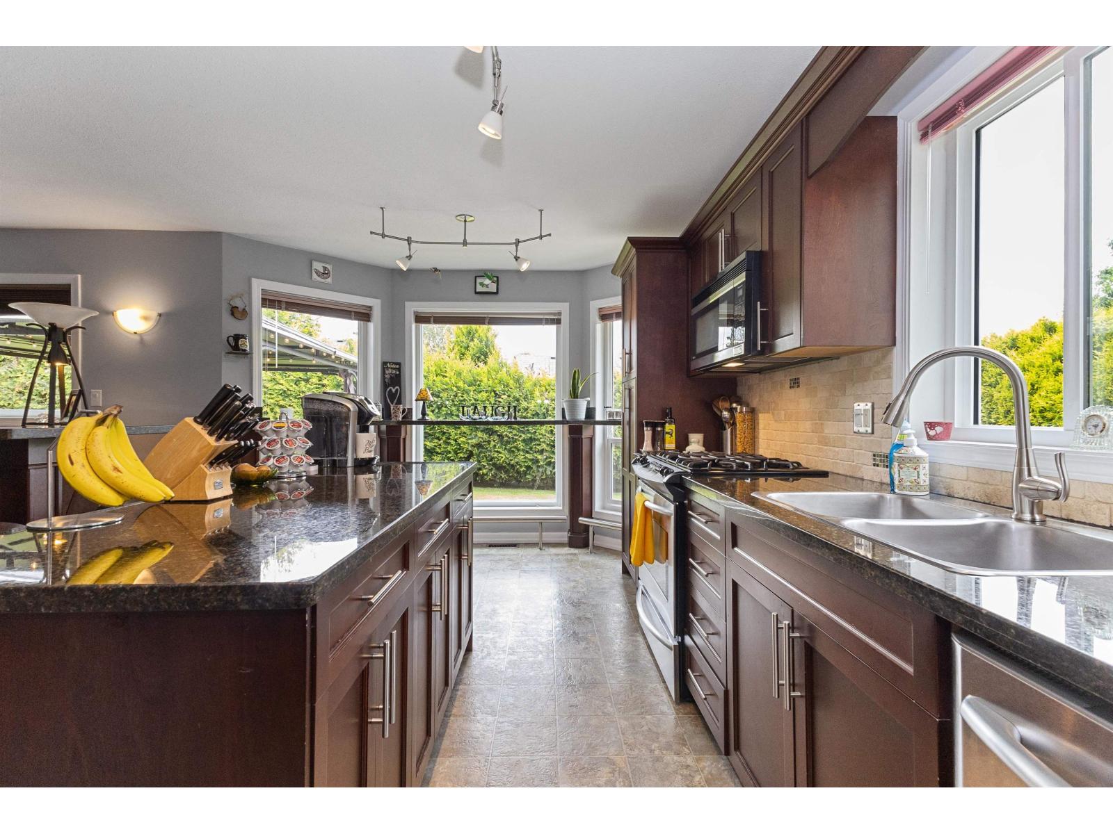 34654 Dunsmuir Court, Abbotsford, British Columbia V2S 6G4 - Photo 2 - R3094620