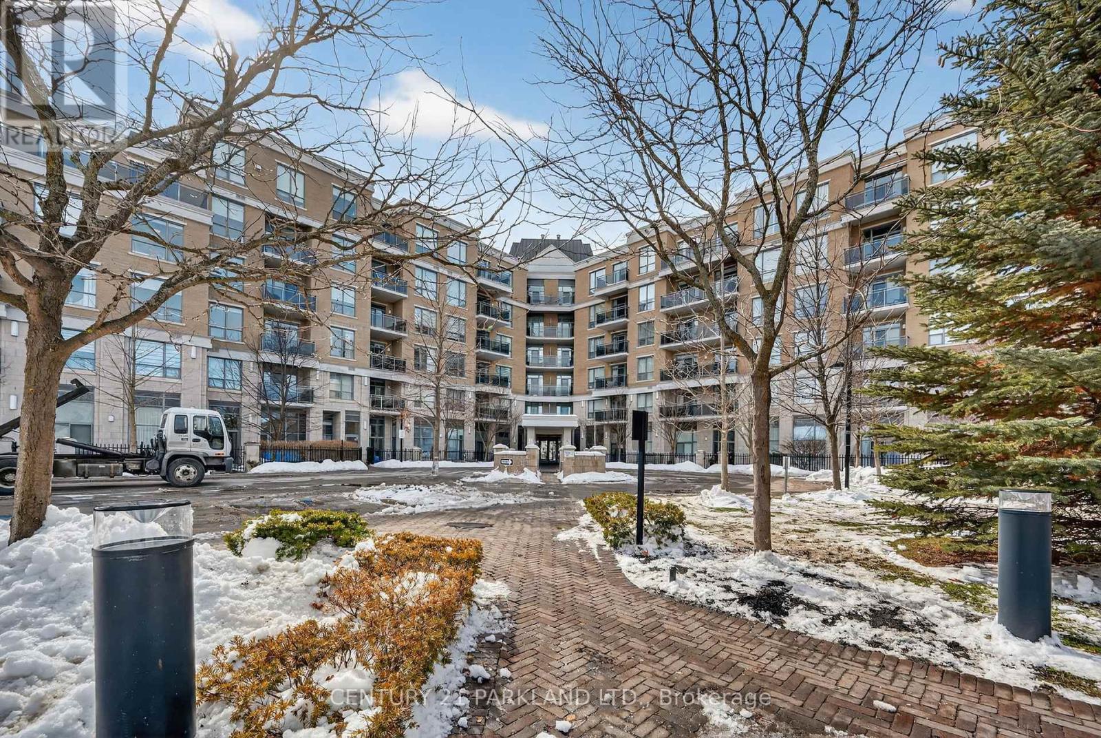 207 - 111 Civic Square Gate, Aurora, Ontario  L4G 0S6 - Photo 2 - N12840644