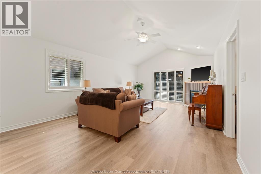 1077 Hacienda Way, Windsor, Ontario  N9G 2T7 - Photo 13 - 26004467