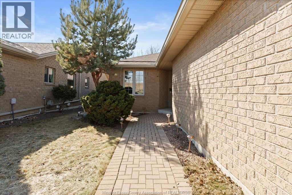 1077 Hacienda Way, Windsor, Ontario  N9G 2T7 - Photo 4 - 26004467