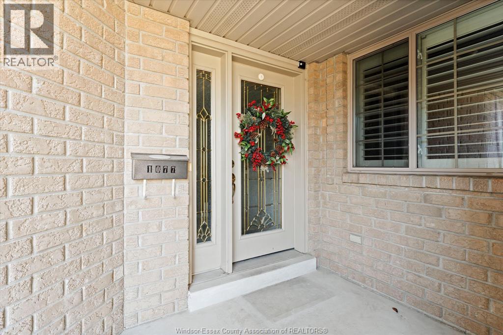 1077 Hacienda Way, Windsor, Ontario  N9G 2T7 - Photo 5 - 26004467