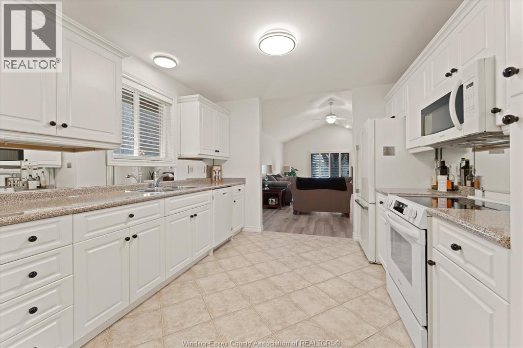 1077 Hacienda Way, Windsor, Ontario  N9G 2T7 - Photo 9 - 26004467