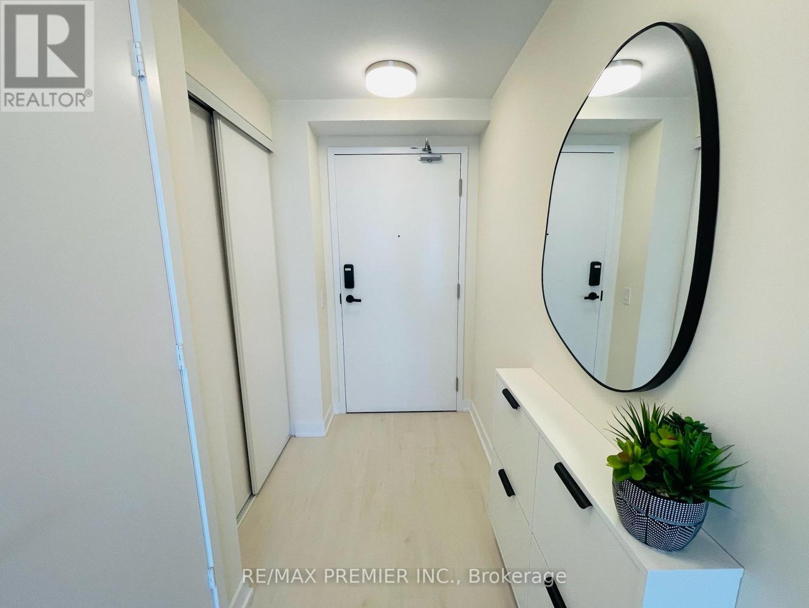 3407 - 3900 Confederation Parkway, Mississauga, Ontario  L5B 0M3 - Photo 2 - W12840638