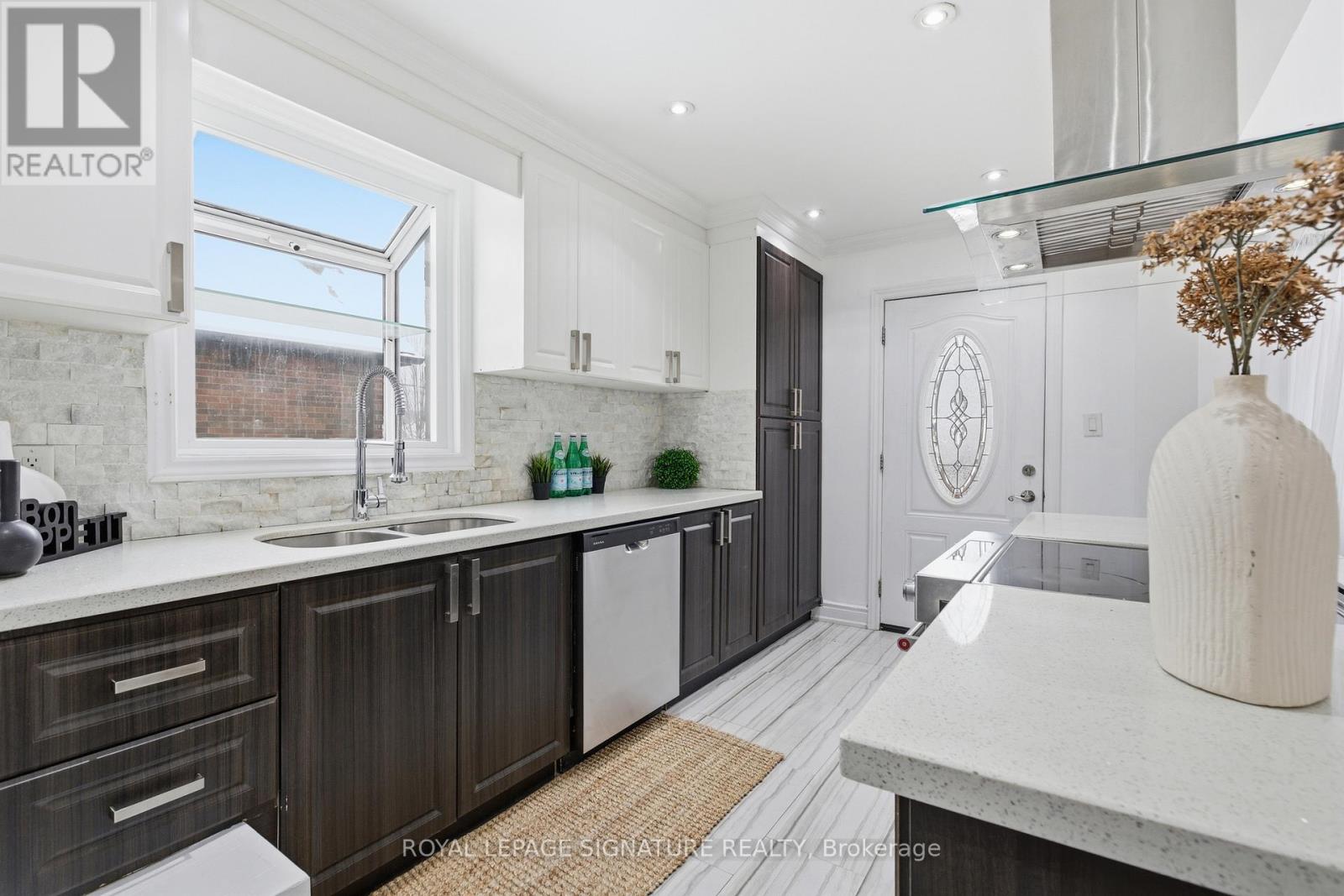 26 Guest Street, Brampton, Ontario  L6W 1T8 - Photo 13 - W12840710