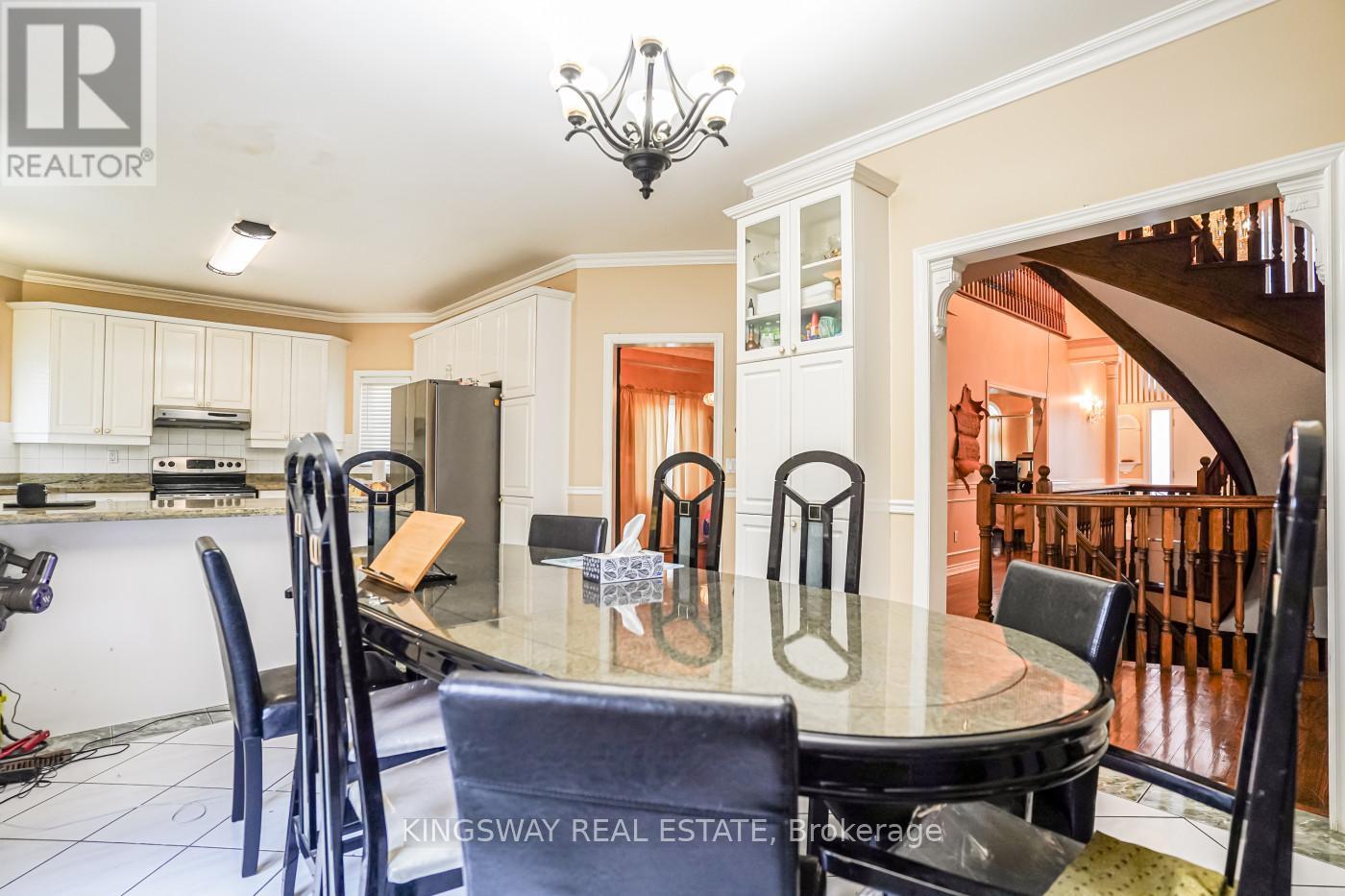 5969 Rayshaw Court, Mississauga, Ontario  L5M 2P4 - Photo 15 - W12840734