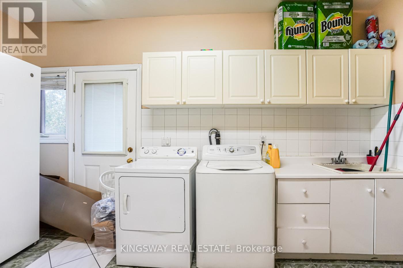 5969 Rayshaw Court, Mississauga, Ontario  L5M 2P4 - Photo 17 - W12840734