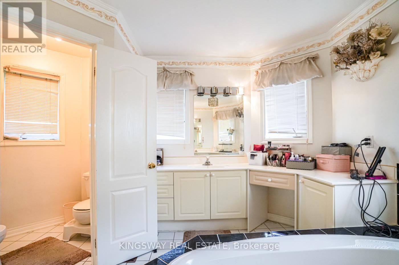 5969 Rayshaw Court, Mississauga, Ontario  L5M 2P4 - Photo 24 - W12840734