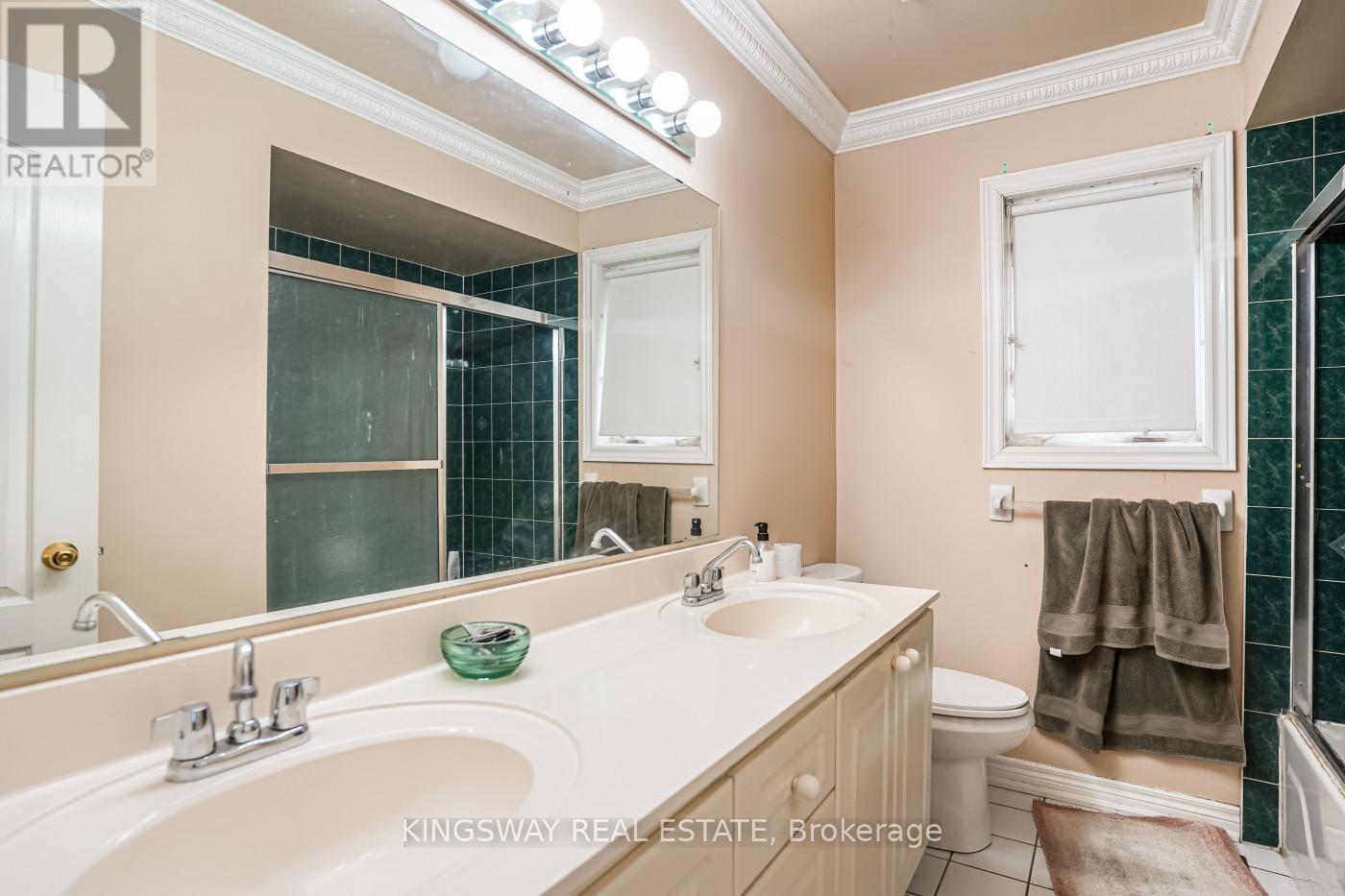 5969 Rayshaw Court, Mississauga, Ontario  L5M 2P4 - Photo 29 - W12840734