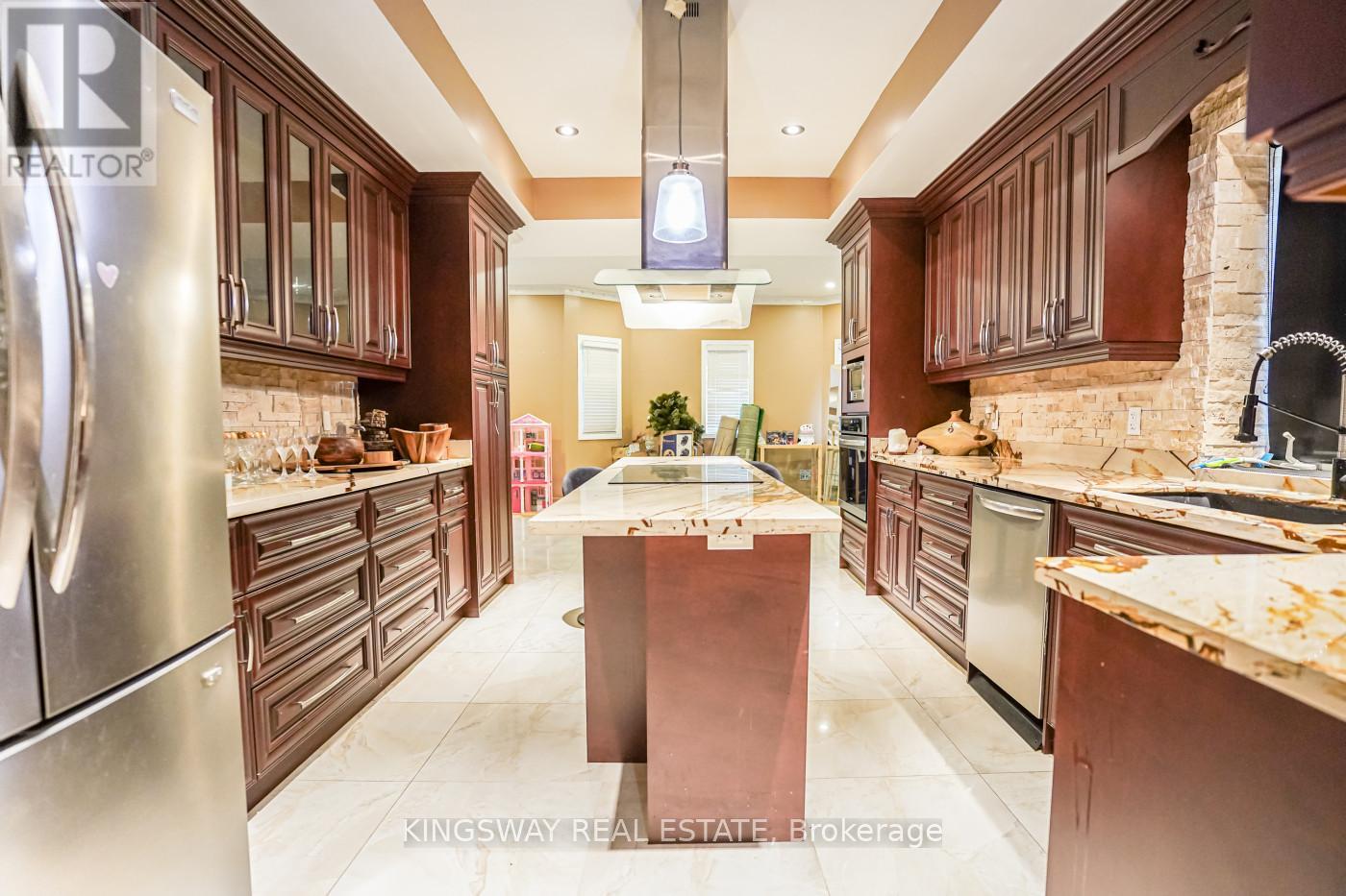 5969 Rayshaw Court, Mississauga, Ontario  L5M 2P4 - Photo 36 - W12840734