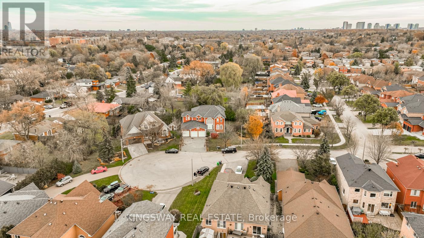 5969 Rayshaw Court, Mississauga, Ontario  L5M 2P4 - Photo 41 - W12840734