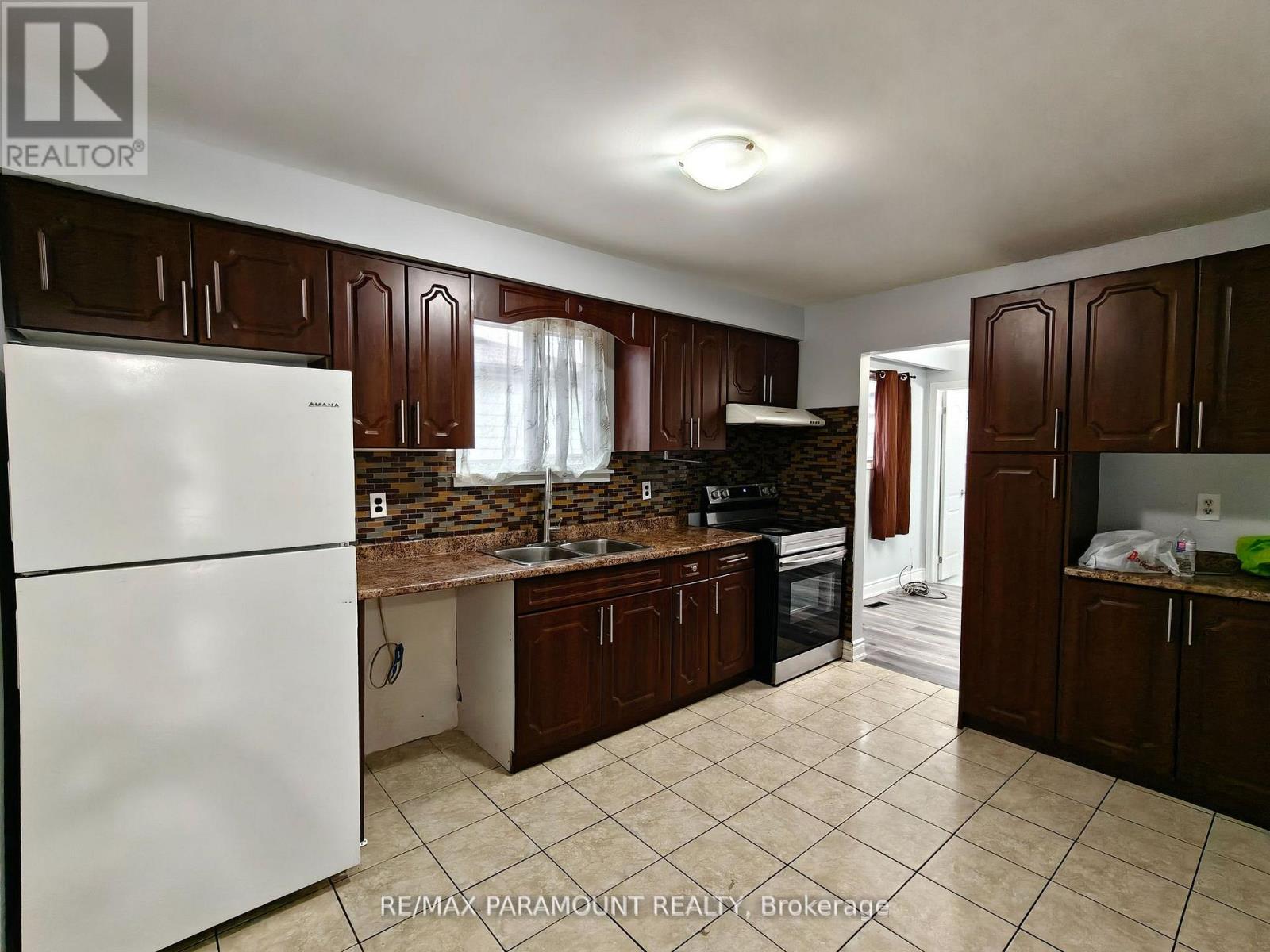 Upper - 3447 Monica Drive, Mississauga, Ontario  L4T 3E6 - Photo 10 - W12840778