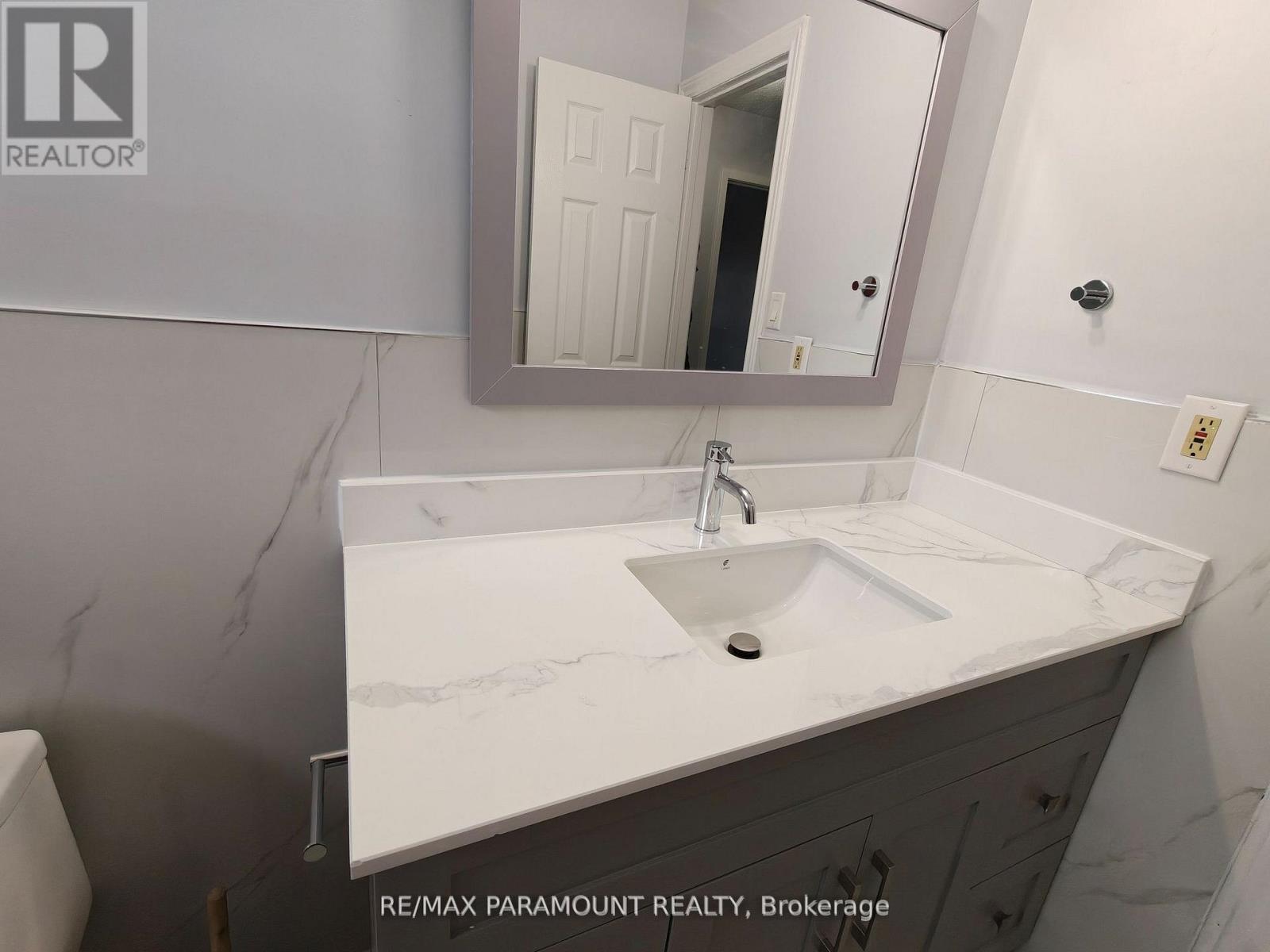 Upper - 3447 Monica Drive, Mississauga, Ontario  L4T 3E6 - Photo 21 - W12840778