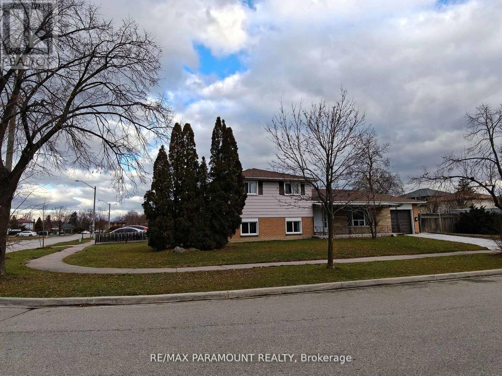 Upper - 3447 Monica Drive, Mississauga, Ontario  L4T 3E6 - Photo 29 - W12840778