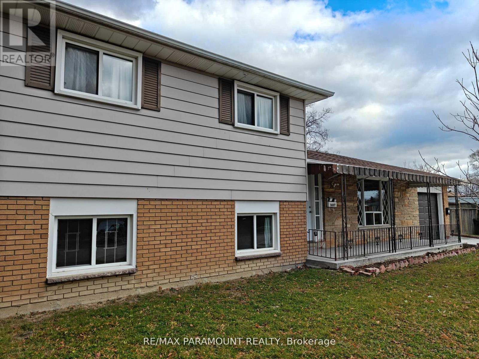 Upper - 3447 Monica Drive, Mississauga, Ontario  L4T 3E6 - Photo 3 - W12840778