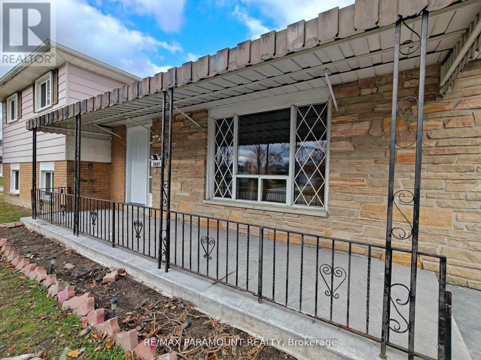 Upper - 3447 Monica Drive, Mississauga, Ontario  L4T 3E6 - Photo 4 - W12840778