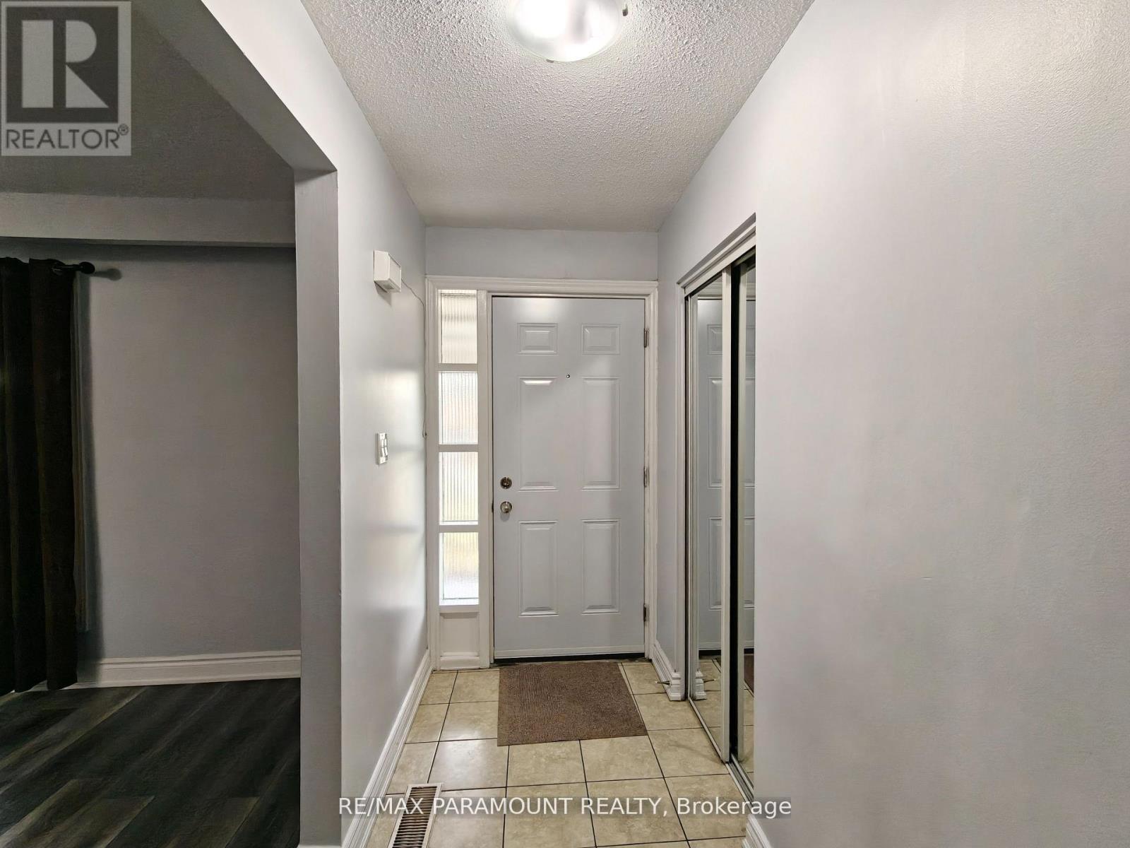 Upper - 3447 Monica Drive, Mississauga, Ontario  L4T 3E6 - Photo 7 - W12840778