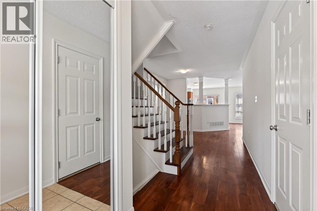 4063 Donnic Drive, Burlington, Ontario  L7M 0A5 - Photo 3 - 40807126