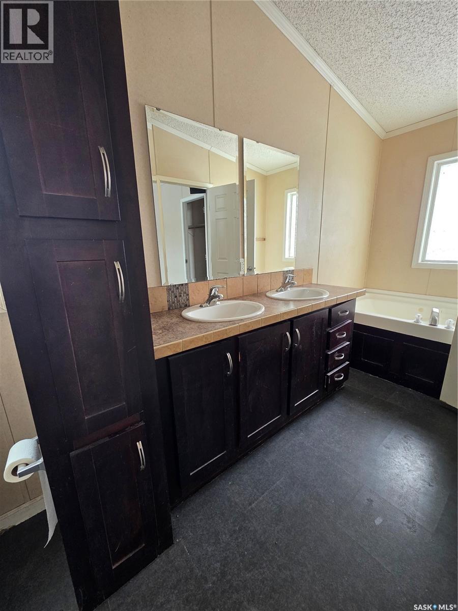 10 2004 Alice Road, Estevan, Saskatchewan  S4A 3A7 - Photo 24 - SK029618