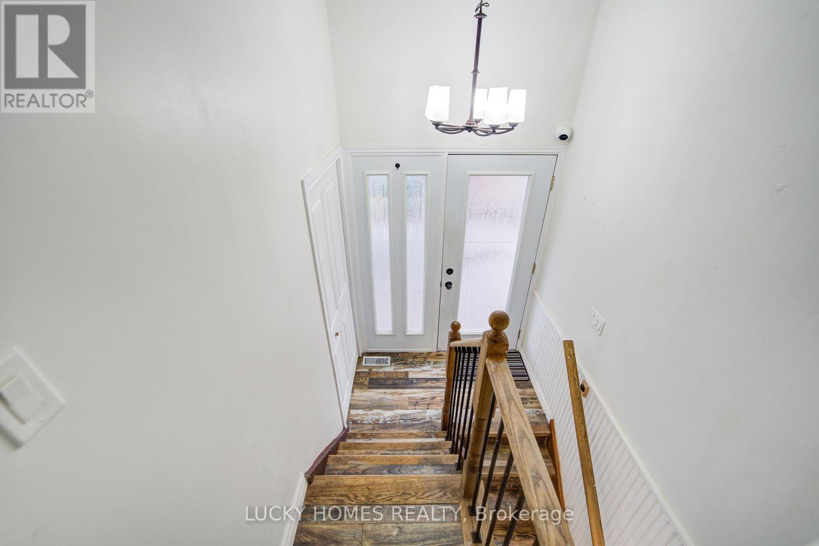 711 Otonabee Drive E, Peterborough, Ontario  M1B 6B2 - Photo 2 - X12840606