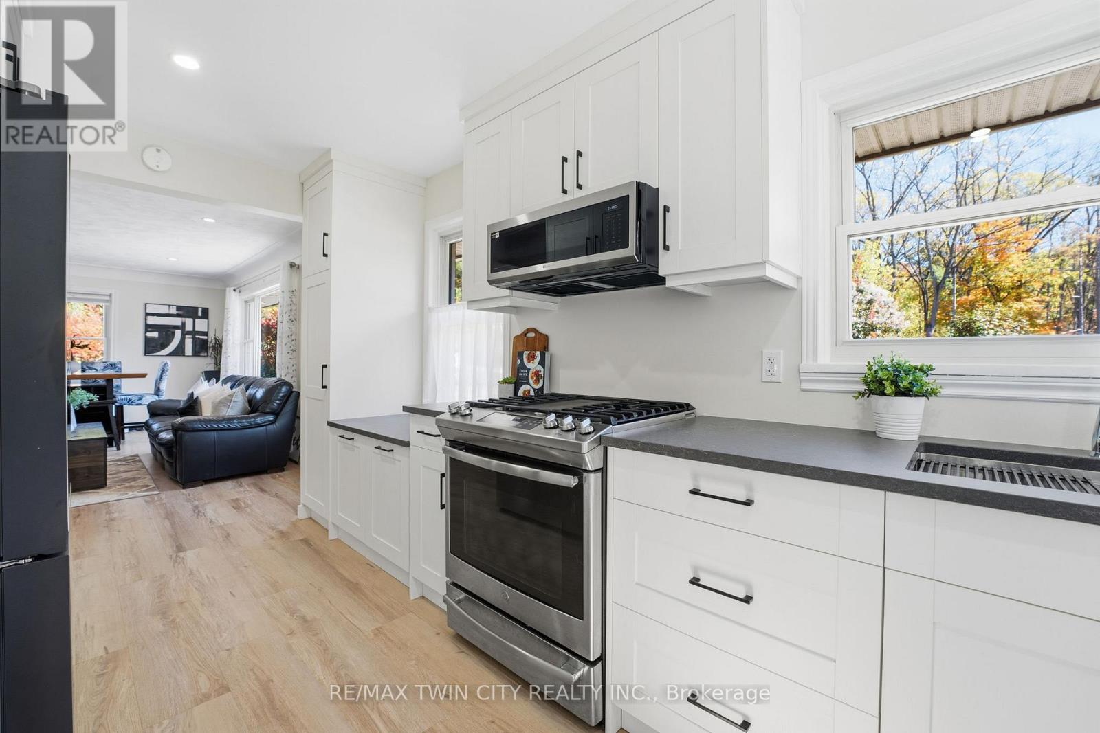 1822 Spragues Road, North Dumfries, Ontario  N1R 5S5 - Photo 11 - X12840864