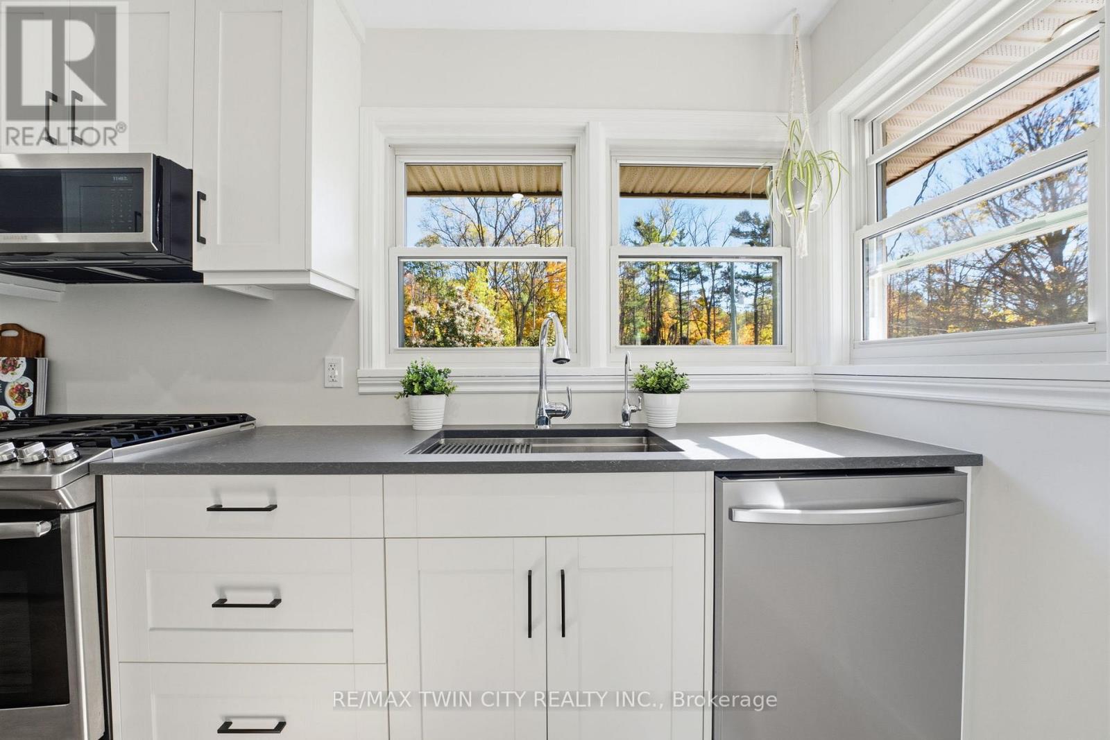 1822 Spragues Road, North Dumfries, Ontario  N1R 5S5 - Photo 12 - X12840864