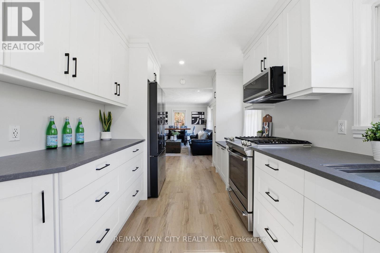 1822 Spragues Road, North Dumfries, Ontario  N1R 5S5 - Photo 13 - X12840864