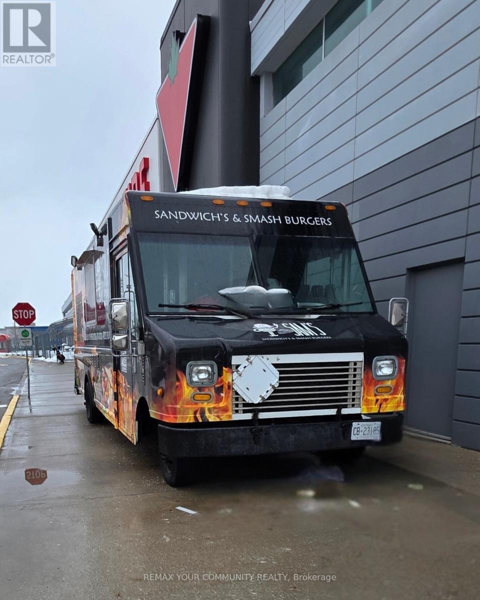 250 Silver Linden Dr (Food Truck) Drive, Richmond Hill, Ontario  L4B 4W7 - Photo 3 - N12840650