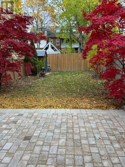 35 Highview Crescent, Toronto, Ontario  M6H 2Y3 - Photo 10 - W12836890