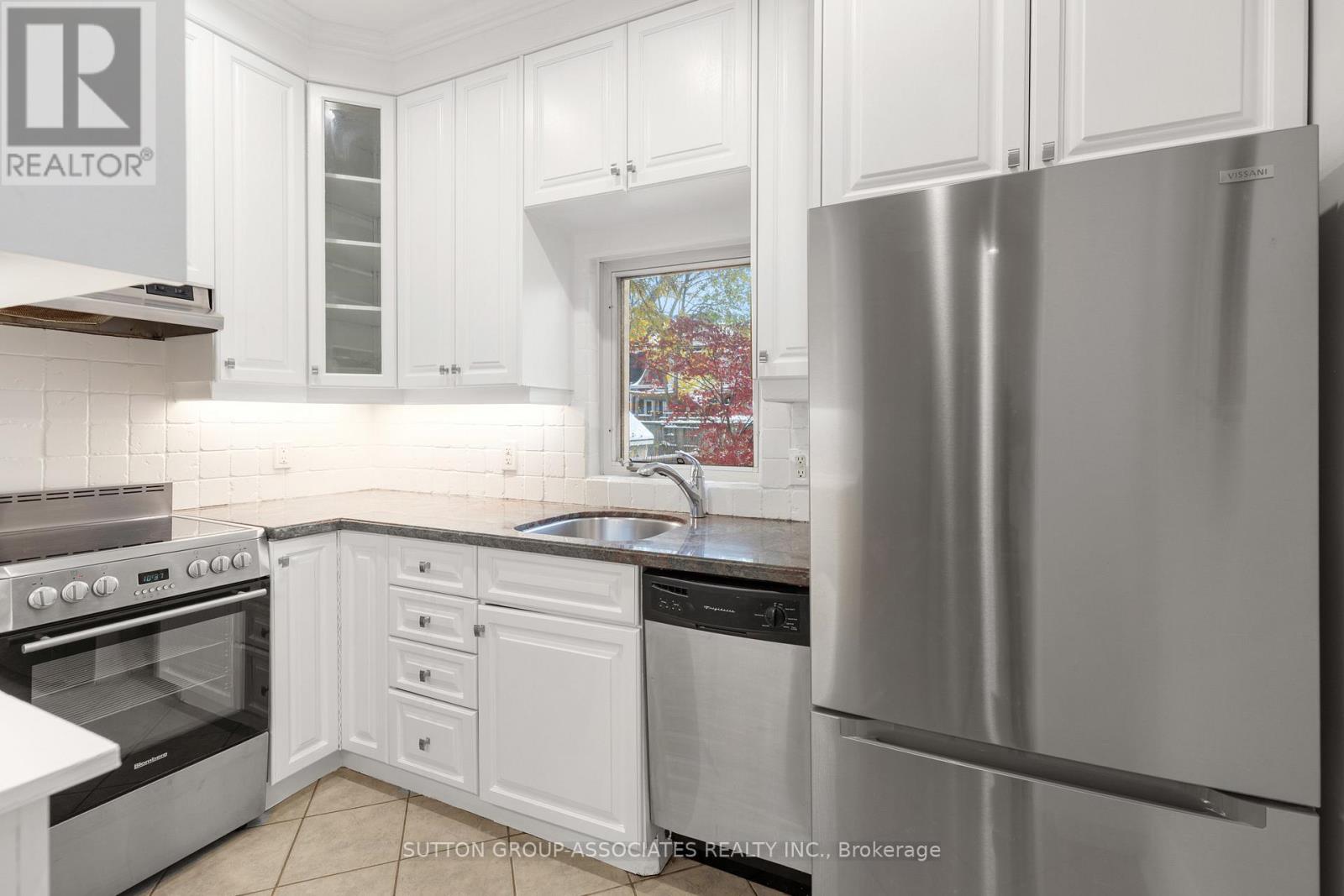 35 Highview Crescent, Toronto, Ontario  M6H 2Y3 - Photo 29 - W12836890