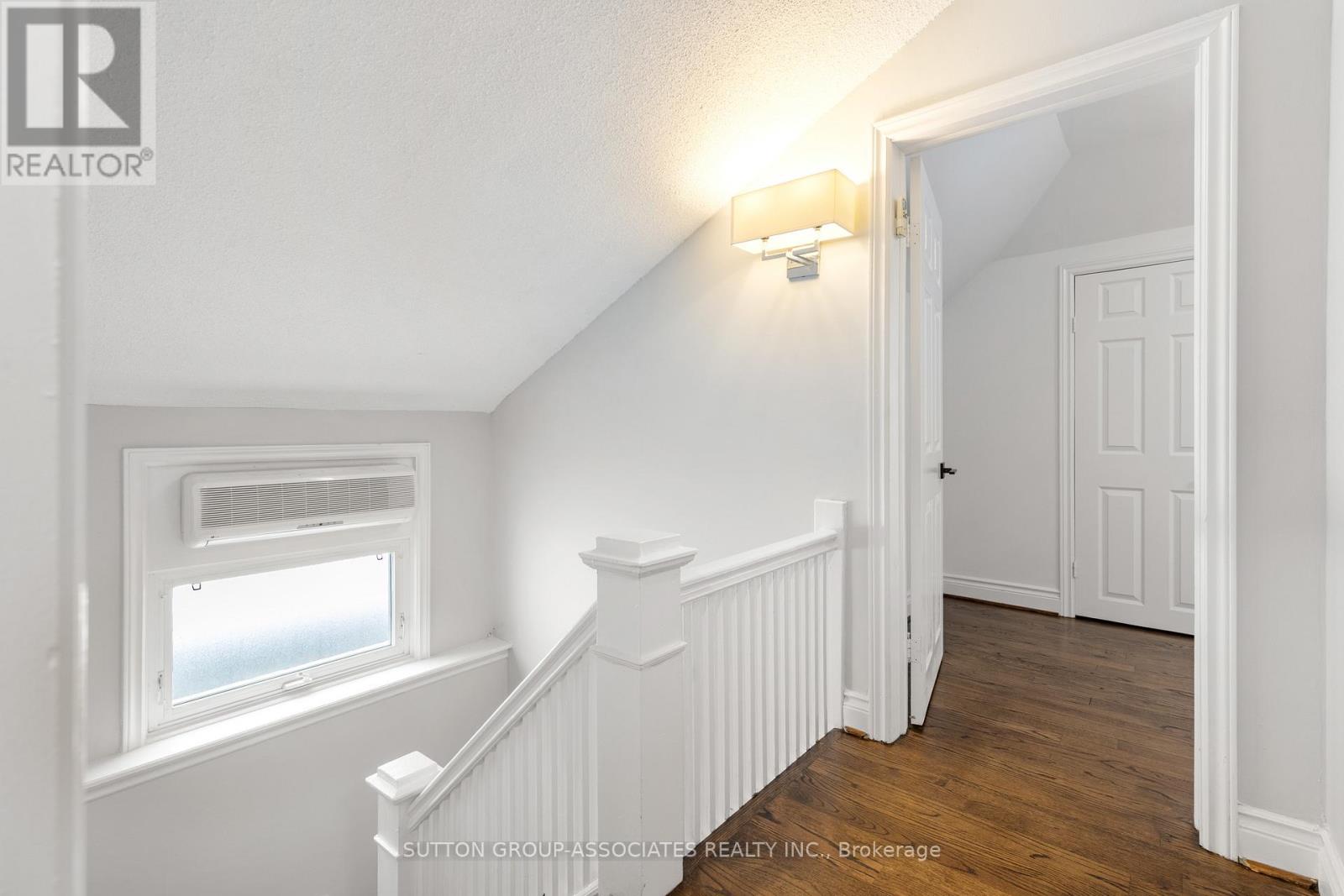 35 Highview Crescent, Toronto, Ontario  M6H 2Y3 - Photo 12 - W12836890