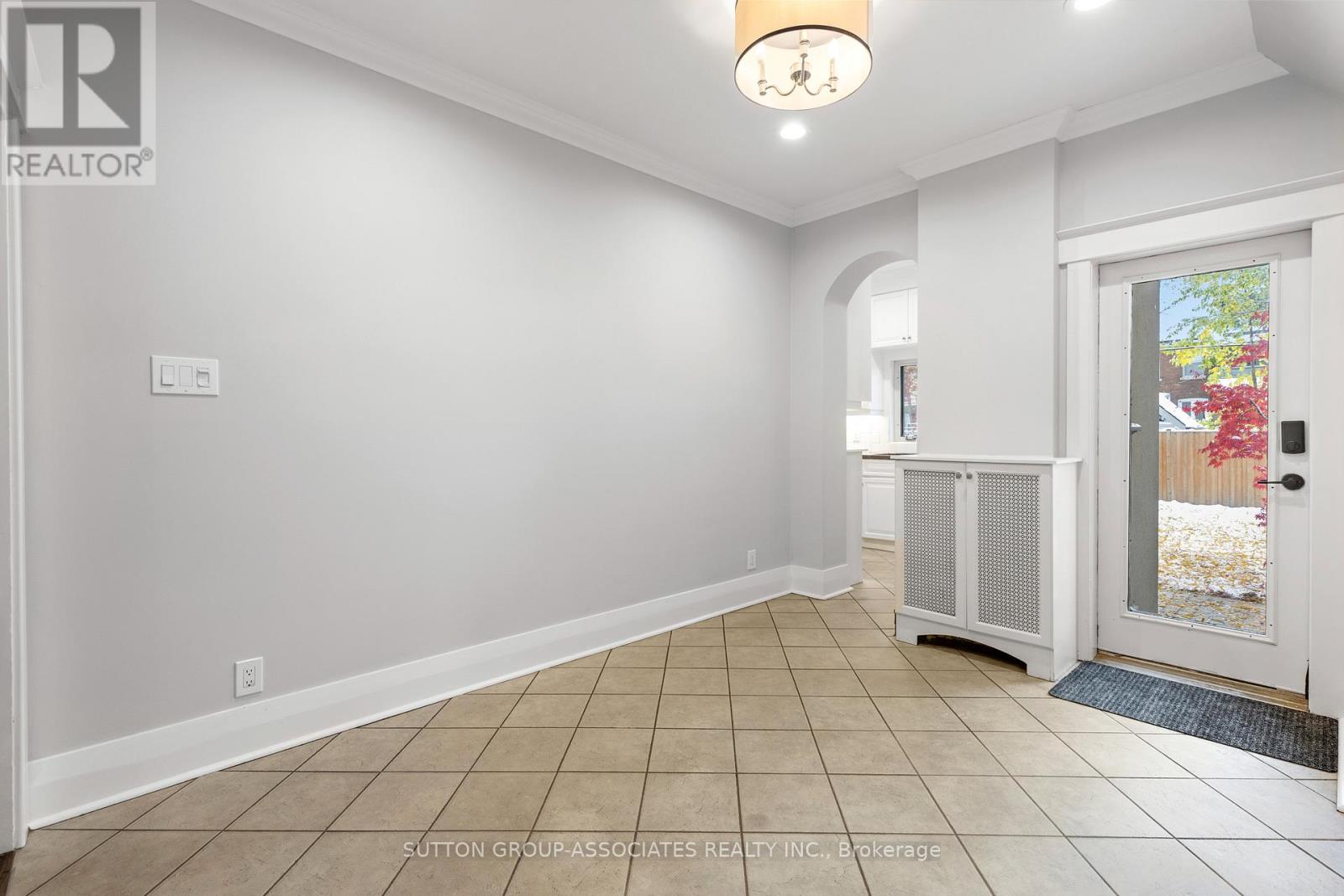 35 Highview Crescent, Toronto, Ontario  M6H 2Y3 - Photo 26 - W12836890