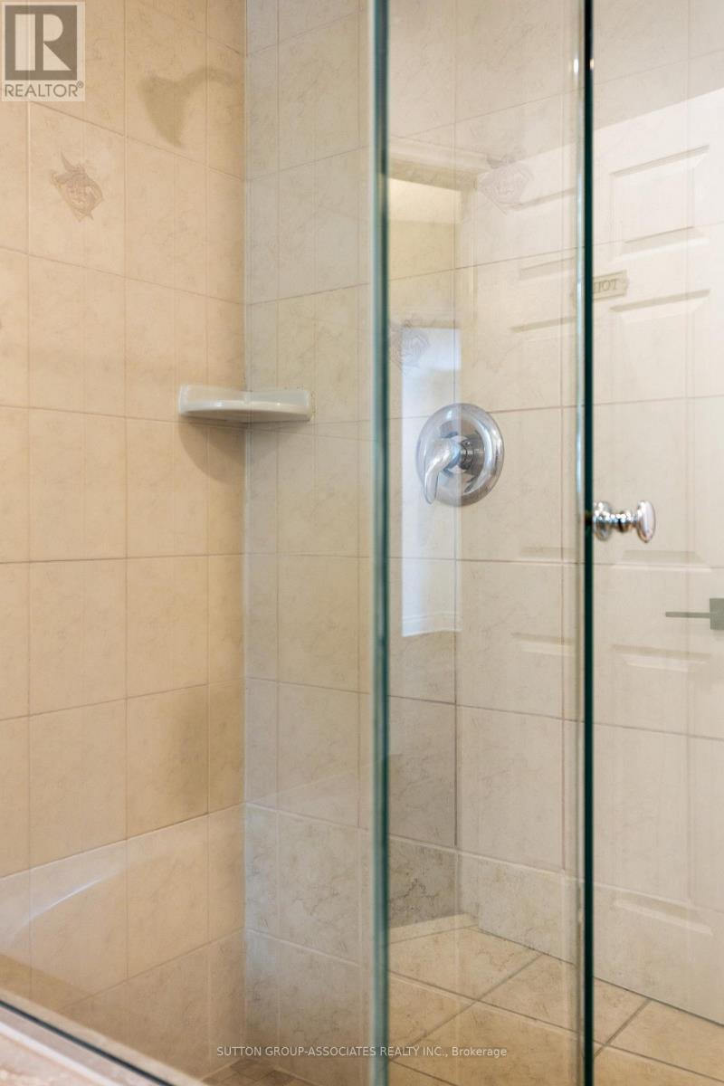 35 Highview Crescent, Toronto, Ontario  M6H 2Y3 - Photo 39 - W12836890