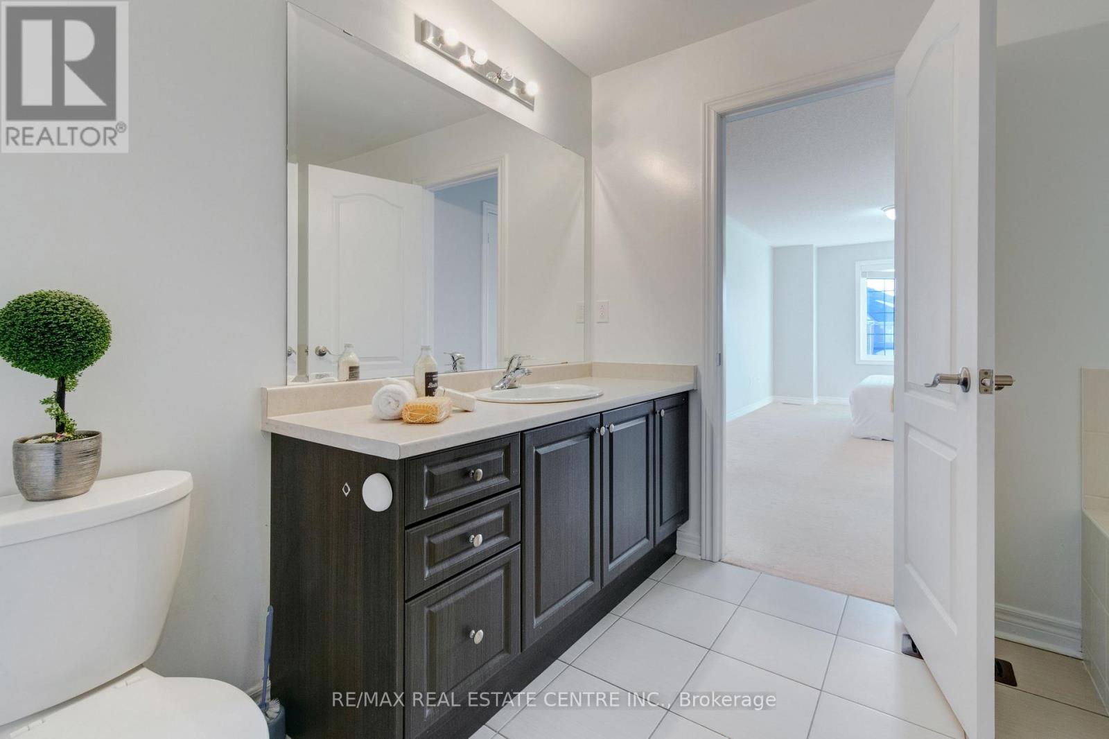 49 Wardsville Drive, Brampton, Ontario  L6Y 0T7 - Photo 40 - W12840572