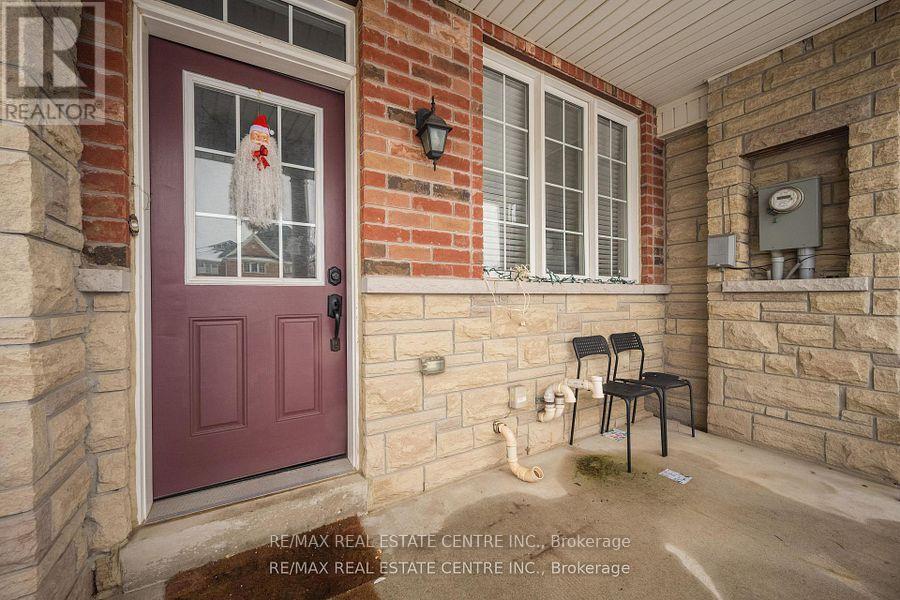 49 Wardsville Drive, Brampton, Ontario  L6Y 0T7 - Photo 4 - W12840572