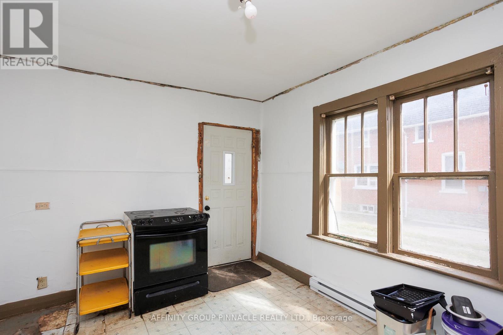 106 Russell Street W, Kawartha Lakes, Ontario  K9V 2X4 - Photo 10 - X12840874