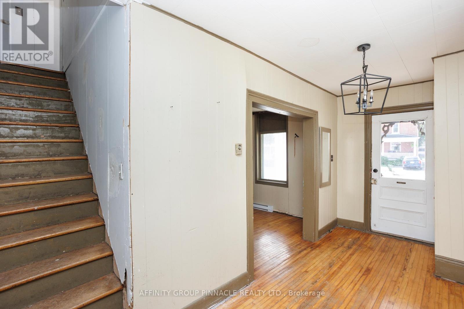 106 Russell Street W, Kawartha Lakes, Ontario  K9V 2X4 - Photo 11 - X12840874