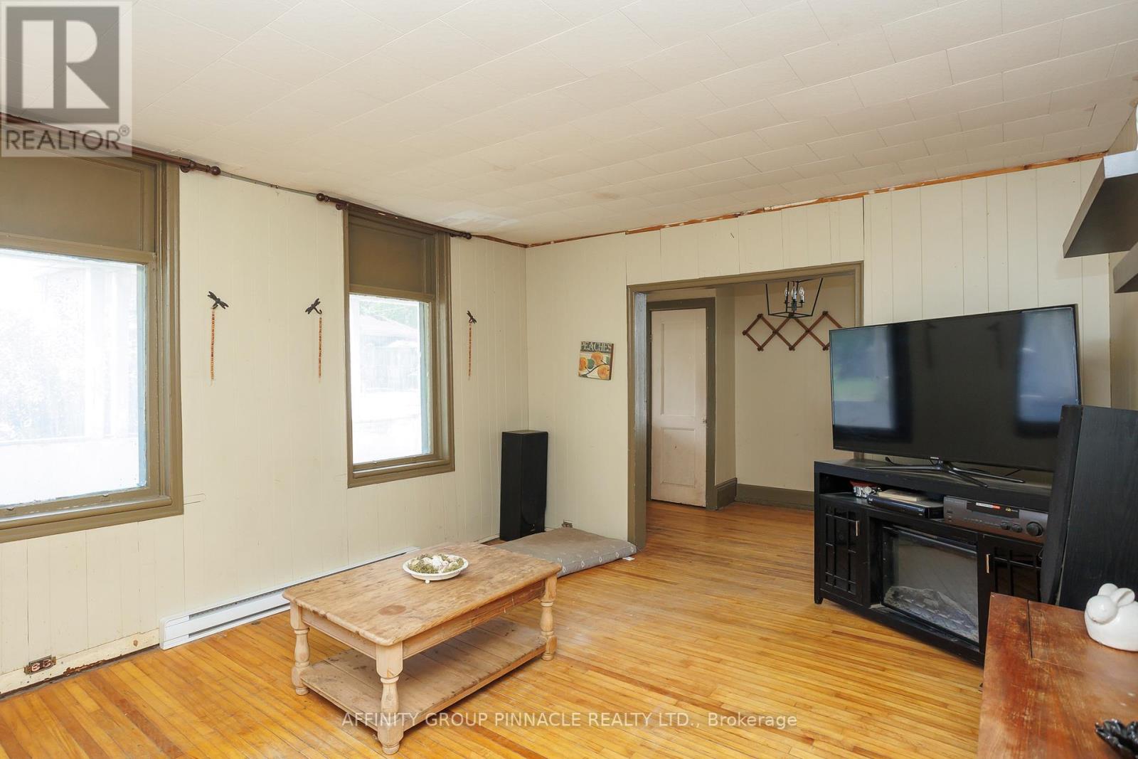 106 Russell Street W, Kawartha Lakes, Ontario  K9V 2X4 - Photo 15 - X12840874