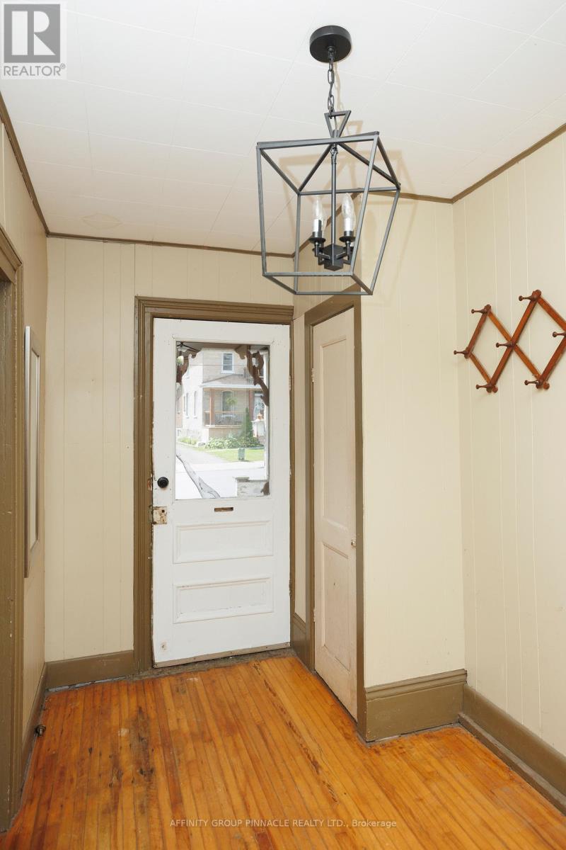 106 Russell Street W, Kawartha Lakes, Ontario  K9V 2X4 - Photo 16 - X12840874