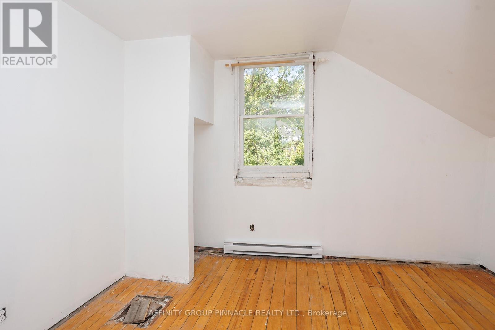 106 Russell Street W, Kawartha Lakes, Ontario  K9V 2X4 - Photo 24 - X12840874