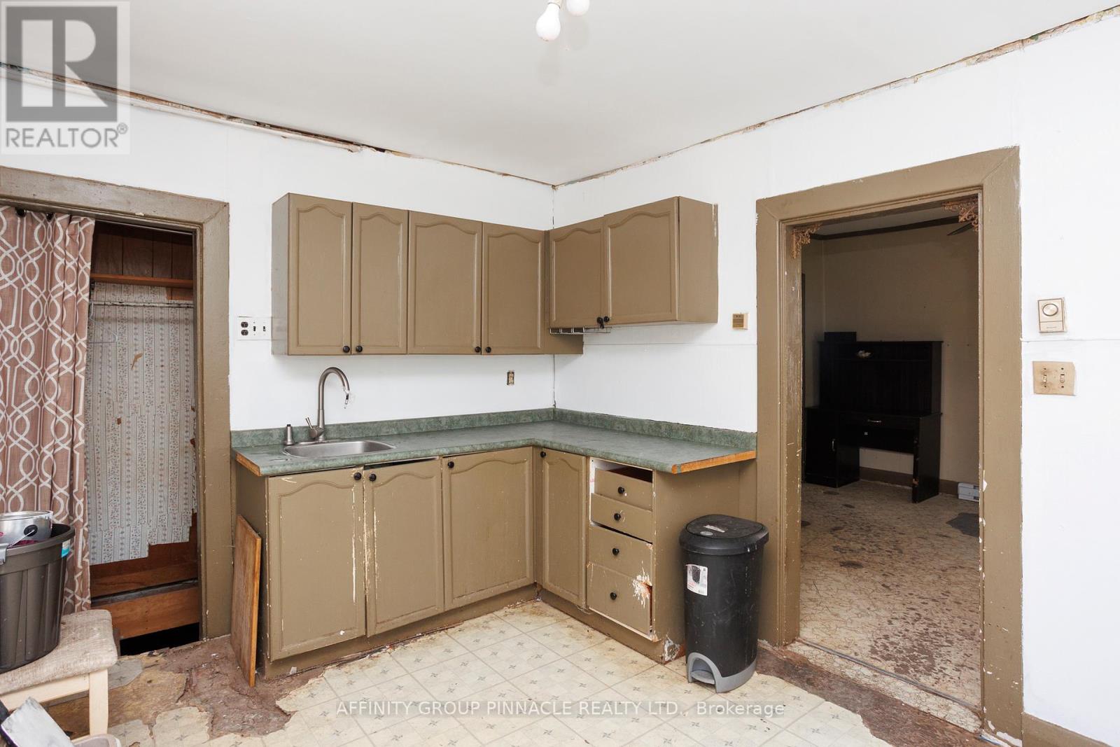 106 Russell Street W, Kawartha Lakes, Ontario  K9V 2X4 - Photo 6 - X12840874