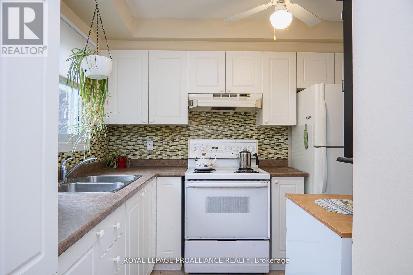 28 - 161 Bay Street, Quinte West, Ontario  K8V 1H9 - Photo 10 - X12840984