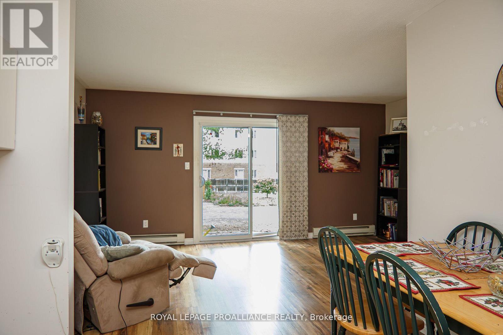 28 - 161 Bay Street, Quinte West, Ontario  K8V 1H9 - Photo 12 - X12840984