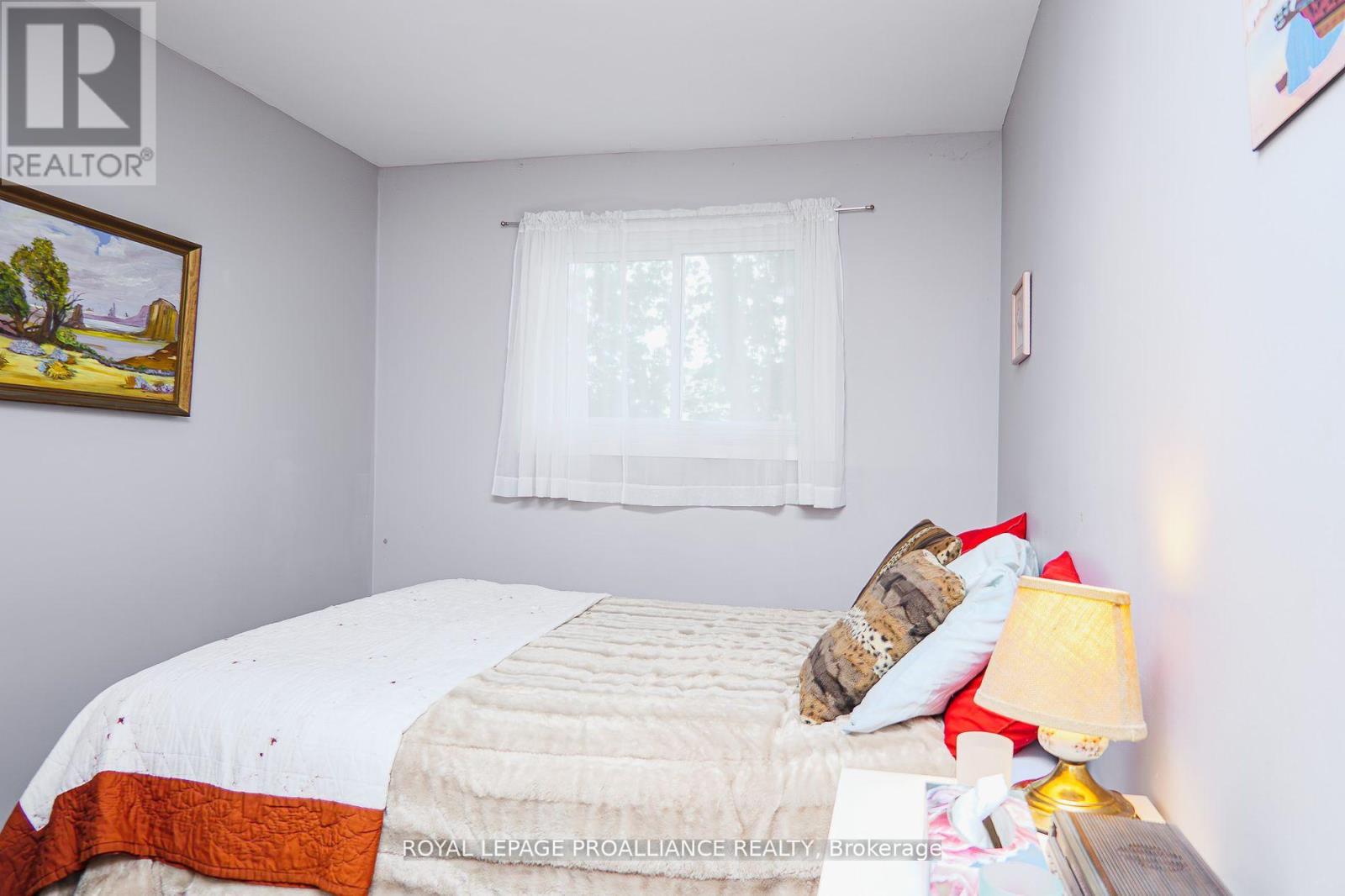 28 - 161 Bay Street, Quinte West, Ontario  K8V 1H9 - Photo 17 - X12840984