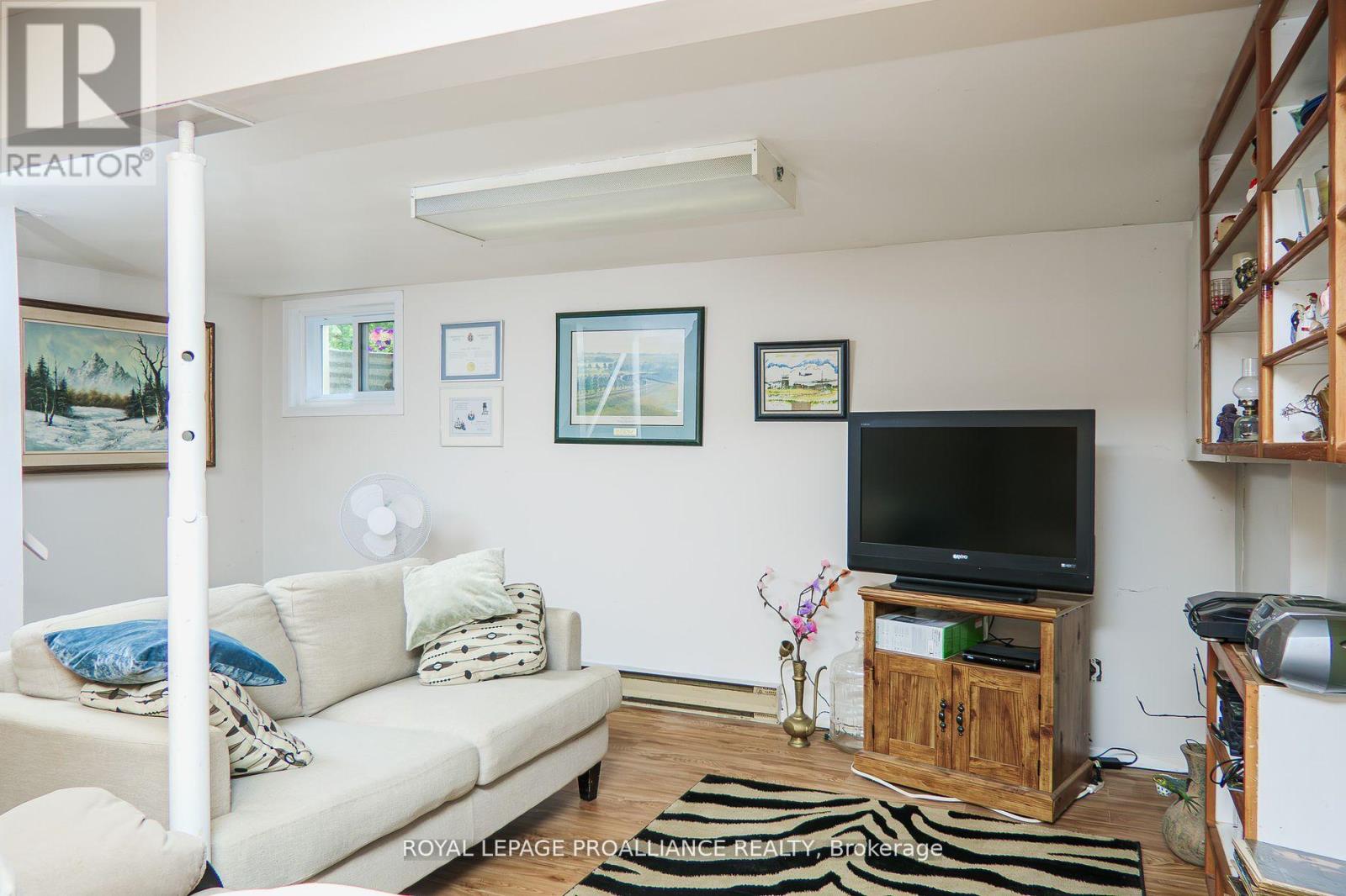 28 - 161 Bay Street, Quinte West, Ontario  K8V 1H9 - Photo 32 - X12840984